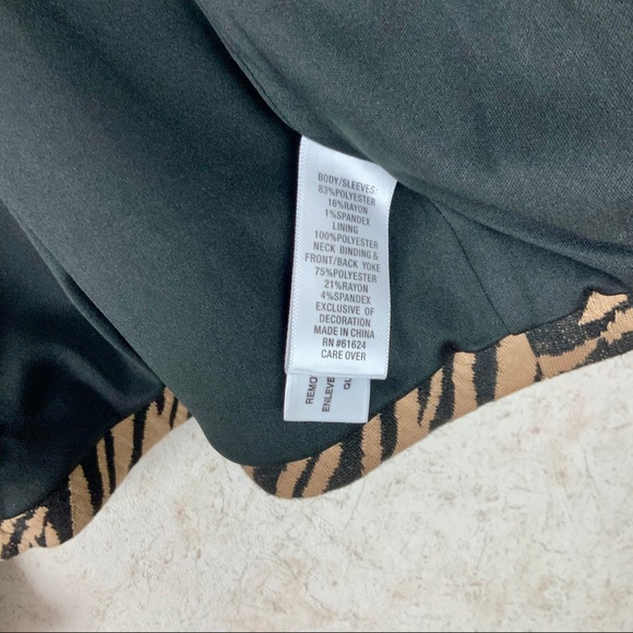 Laura Ashley zebra print zip jacket with pockets - Picture 10 of 11
